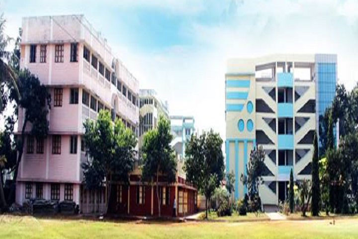 https://cache.careers360.mobi/media/colleges/social-media/media-gallery/16657/2018/12/17/Campus View of TSR and TBK Degree College Visakhapatnam_Campus-View.jpg